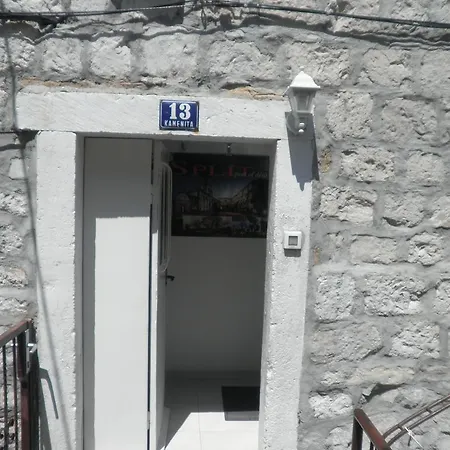 Πανσιόν Periko Σπλιτ