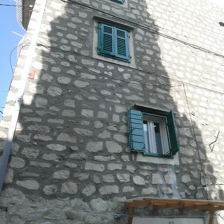 Periko Πανσιόν